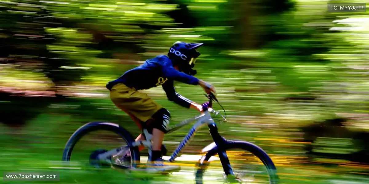 💻高清画质 + 实时弹幕，直播平台就是你的专属看台！